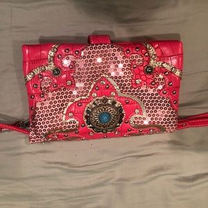 Clutch/wristlet